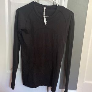 Lululemon long sleeve black top
